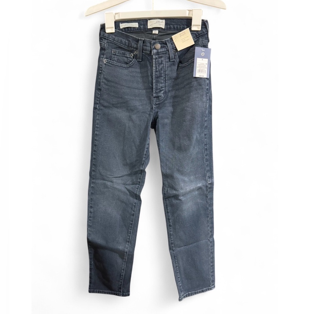 Size 6 Universal thread Women’s Mid rise 80’s slim jeans